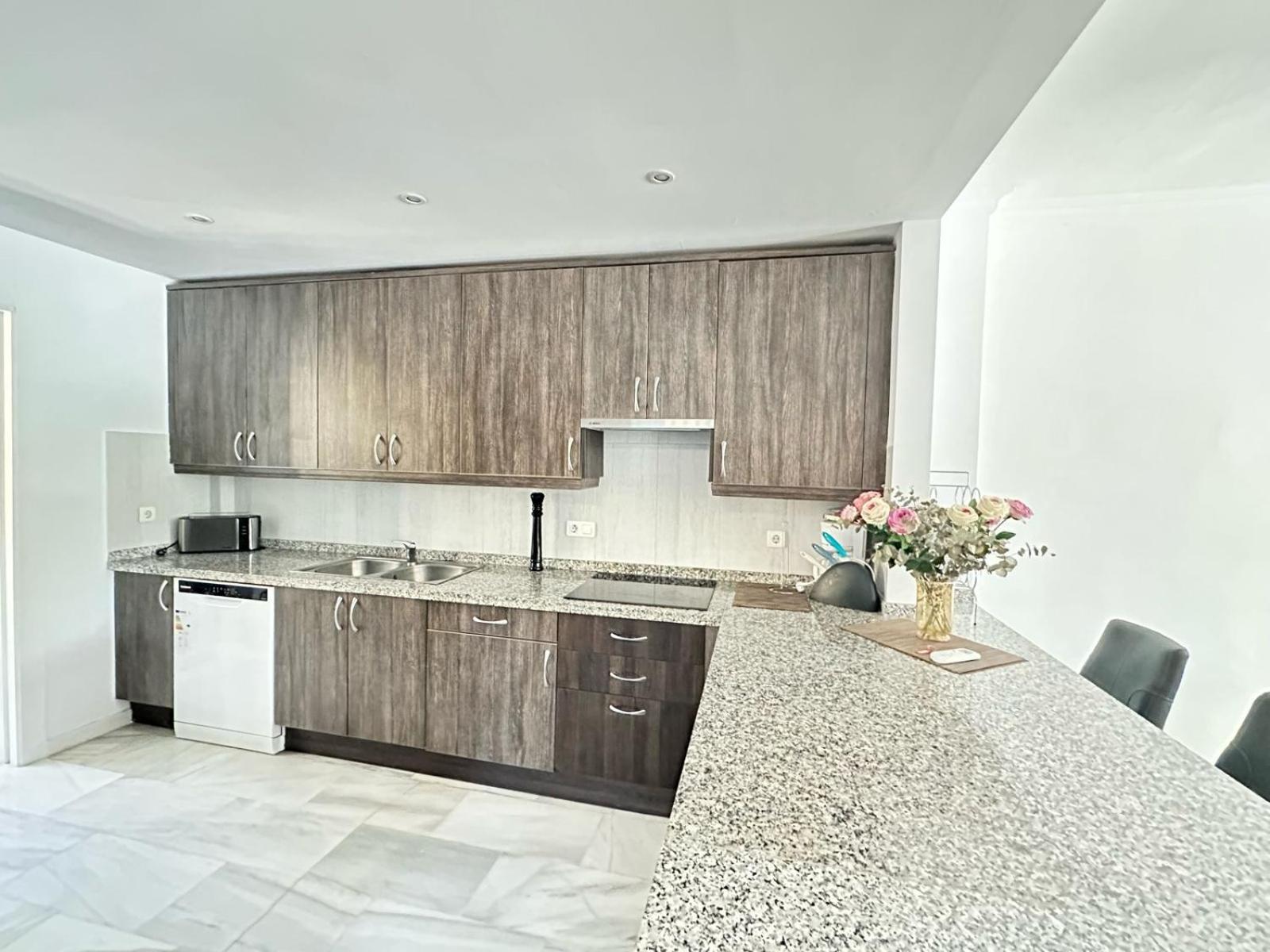 Town House Puerto Banus, 3 Min Walking From Marbella